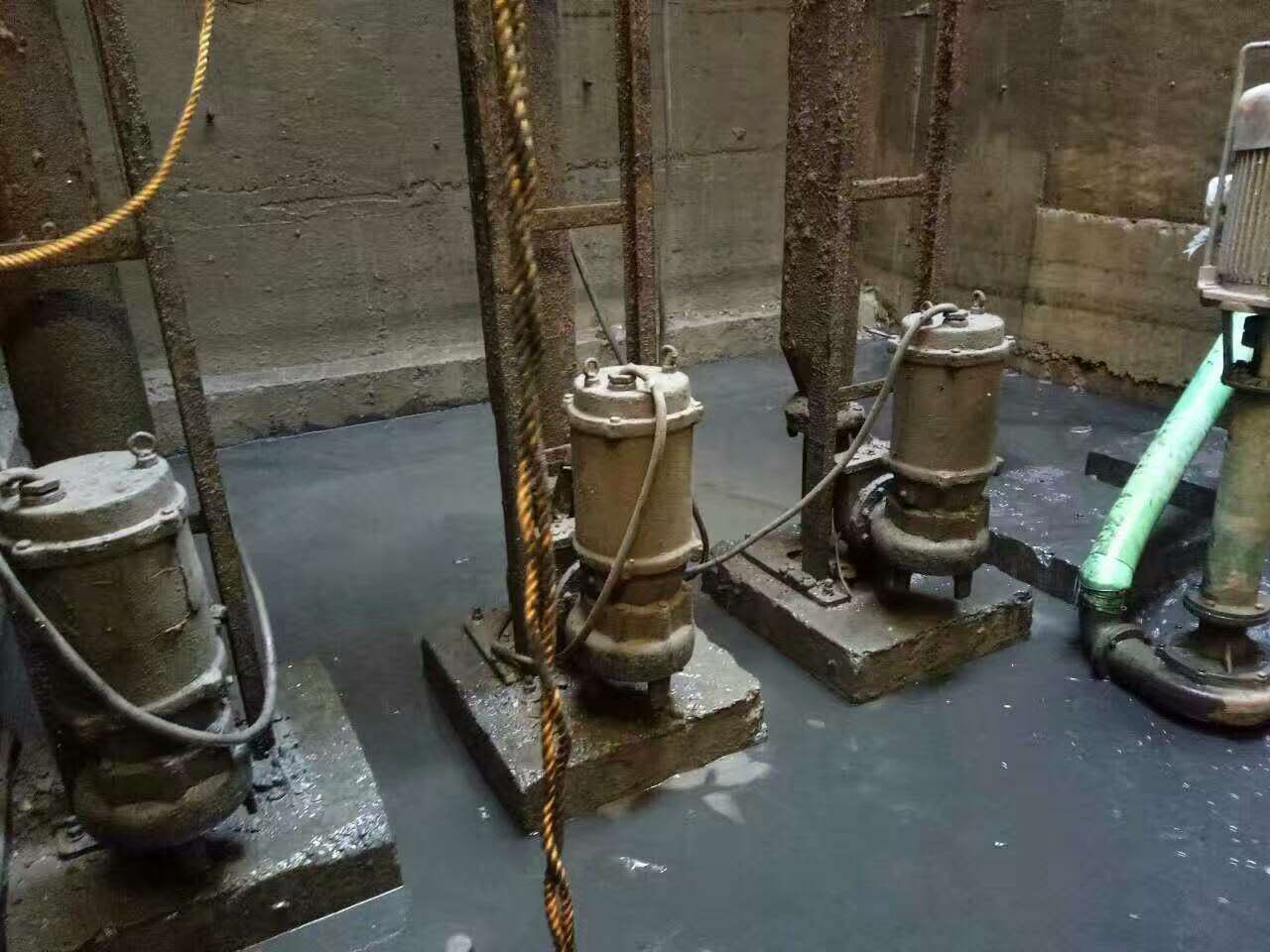 冷水滩污水池清理